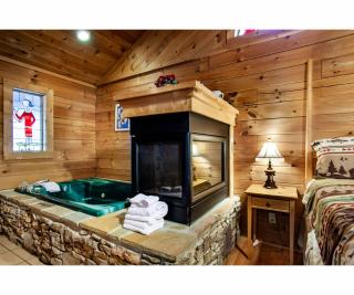 Romantic Mountain Shanty with Hot Tub and Fireplace - Sevierville - 8