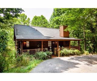 Romantic Mountain Shanty with Hot Tub and Fireplace - Sevierville - 0