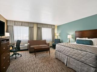 Baymont by Wyndham Minot - 3
