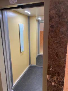 Bitcoin and Ethereum Deluxe Apartments - Bar - 8