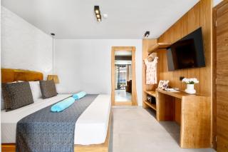 Emily's Luxury Suites - Pefkochori - 8