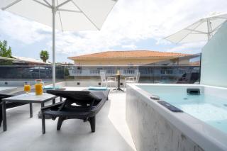 Emily's Luxury Suites - Pefkochori - 4