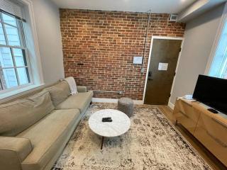 The King Suite at Prince Street Inn ADA Accessible - 8