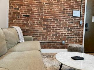 The King Suite at Prince Street Inn ADA Accessible - 4