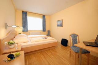 Hotel & Restaurant Hugenottengarten - Friedrichsdorf - 8