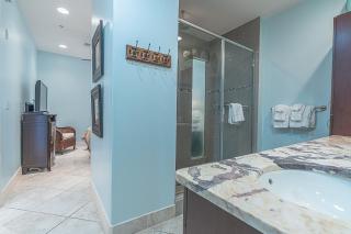 Oceanfront Diamond Beach Condo with views tons of amenities and indoor pool - Galveston - 3
