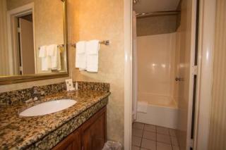 Red Roof Inn & Suites Newport News - 5