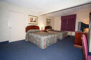 Red Roof Inn & Suites Newport News - 4