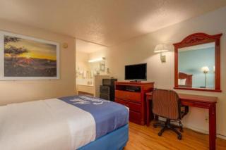 Days Inn by Wyndham Socorro - 1