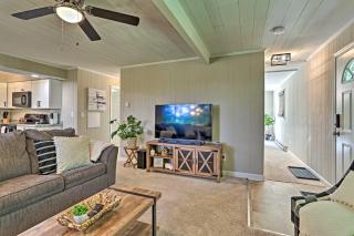 Deck and Gas Grill Modern East Stroudsburg Home! - 6