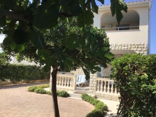 Apartments P&L - 25m from beach - 2