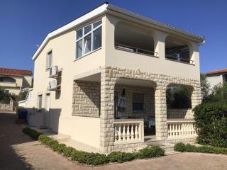 Apartments P&L - 25m from beach - 0