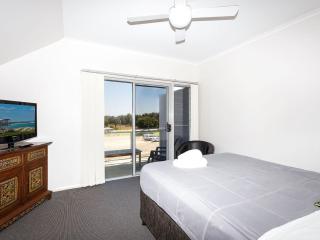 Seachange Apartment 2 - Hawks Nest - 4
