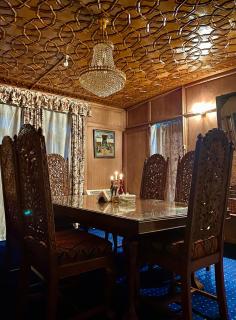 Green Paradise Houseboat - Centrally Heated - Srinagar - 1