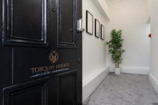 Near beach, Torquay Heights Modern Apartments, pet friendly - Torquay - 2