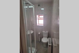 Large 5 bed town-centre home close to the beach, sleeps 9 - 1