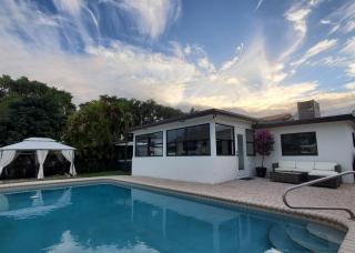 Waterfront home with heated pool & jacuzzi & pool table & ping pong table & bar by Hard Rock casino - Fort Lauderdale - 5