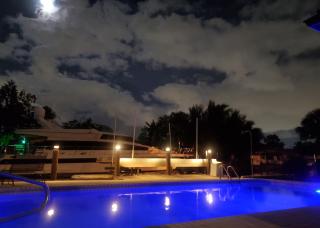Waterfront home with heated pool & jacuzzi & pool table & ping pong table & bar by Hard Rock casino - Fort Lauderdale - 0