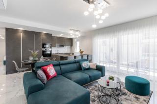 Elysian Zen Luxury Apartment - Two Bedroom Apartment with Terrace and Sea View - 2
