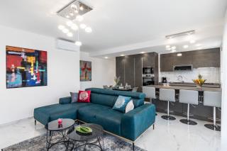 Elysian Zen Luxury Apartment - Two Bedroom Apartment with Terrace and Sea View - 1