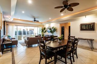 LUXURY 3BR appt, CENTER, 2 min to BEACH, hi-speed wifi - Tamarindo - 1