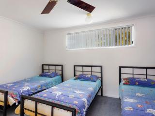 Three Bedroom Townhouse - Hawks Nest - 4