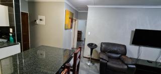Executive 2 bed Apartment, free WIFI and DSTV - 7