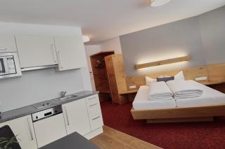 Hotel Garni & Aparthotel COLLINA - 1