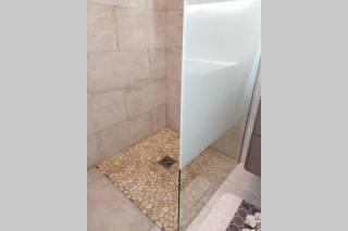 Appartement les pieds dans l'eau 300 m plage - 2 piscines - 5