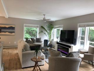 The Mighty Oaks Retreat,modern house Bar Harbor Acadia MDI - 2