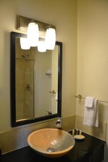 Days Inn & Suites by Wyndham Milwaukee - 2
