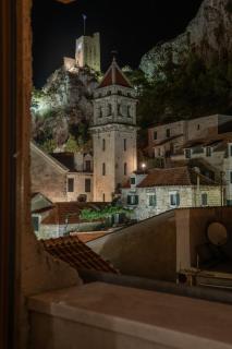 Charming stone apartment with jacuzzi in center of Omiš - Omiš - 9