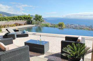 Exquisite Madeira Villa Villa Funchal Luz 5 Bedroom Heated Pool Sea Views Games Room - Funchal - 1