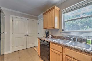 Charming Springdale Townhome about 5 Mi to Dtwn! - Springdale - 2