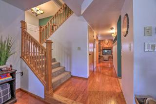 Deck and Yard Family-Friendly Pinetop Retreat - 3