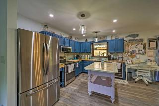 Updated Escape with Hot Tub 2 Mi to Sugar Mountain! - 7