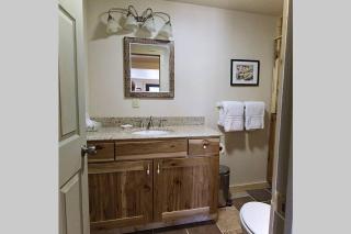 New! Lower Level Ranch Home - 10 mins to Town - Whitehall - 4