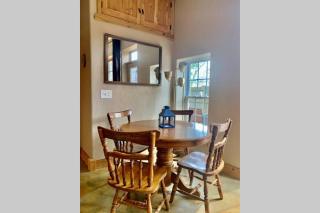 Bohemian Craftsman Cottage w/ Serene Outdoor Space - 9