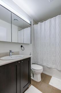 The Benetton Suite - Square One 1 BR + Den + 1 Parking - 1