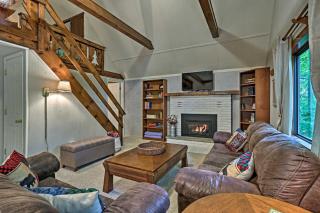 Pocono Lake House Near Skiing and Kalahari Resort! - Pocono Lake - 0
