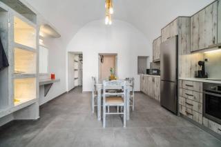 Villa Brouzos- Maisonette with Sea & Mountain View - Emporio Santorini - 6