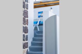 Villa Brouzos- Maisonette with Sea & Mountain View - Emporio Santorini - 4