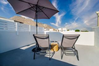 Villa Brouzos- Maisonette with Sea & Mountain View - Emporio Santorini - 2