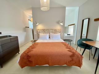 La Maison des Vendangeurs - TABLE D'HÔTES le soir du jeudi au dimanche- Jacuzzi - Balnéo SPA - ACCES PISCINE pour toutes les chambres sauf STUDIO COQUET- Piscine de mai à mi-octobre - 2