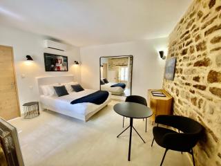 La Maison des Vendangeurs - TABLE D'HÔTES le soir du jeudi au dimanche- Jacuzzi - Balnéo SPA - ACCES PISCINE pour toutes les chambres sauf STUDIO COQUET- Piscine de mai à mi-octobre - 1