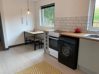 3 Bed House - Sleeps 5 - Pets - Parking - Wifi - 3