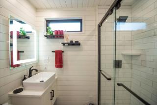 The Merlot House-Container Home 12 min to Magnolia - Bellmead - 3