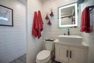 The Merlot House-Container Home 12 min to Magnolia - Bellmead - 1