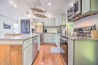 Stylish Mountain Home Near Ski, Golf and Manchester! - 4