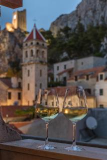 Charming stone apartment with jacuzzi in center of Omiš - Omiš - 0